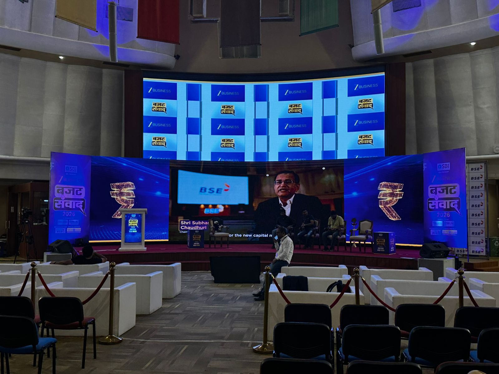 Z Business Stage Close View